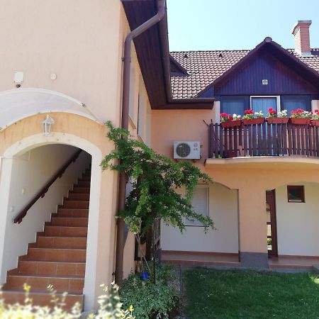 Galery Apartman Gyula Extérieur photo