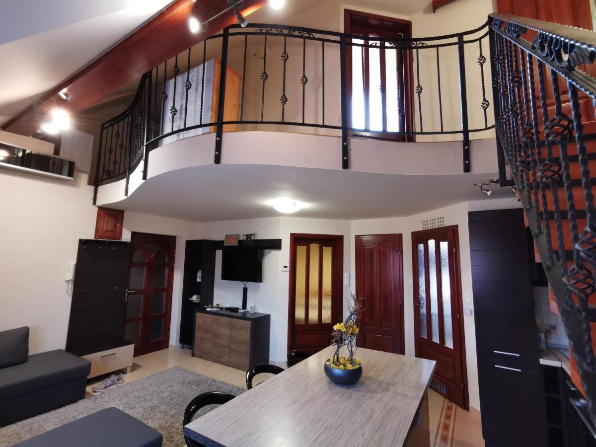 Galery Apartman Gyula Extérieur photo