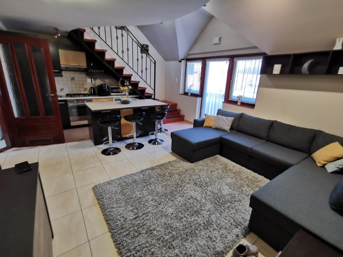 Galery Apartman Gyula Extérieur photo